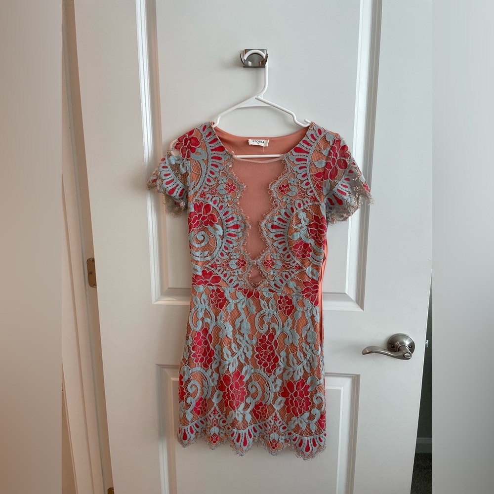 Storia Lace Peekaboo dress | Coral